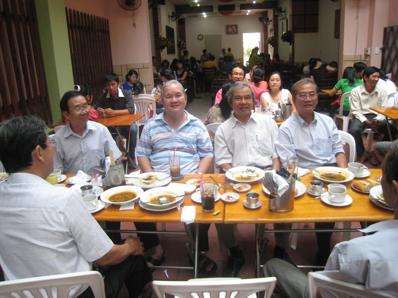sinh hoat tháng tư