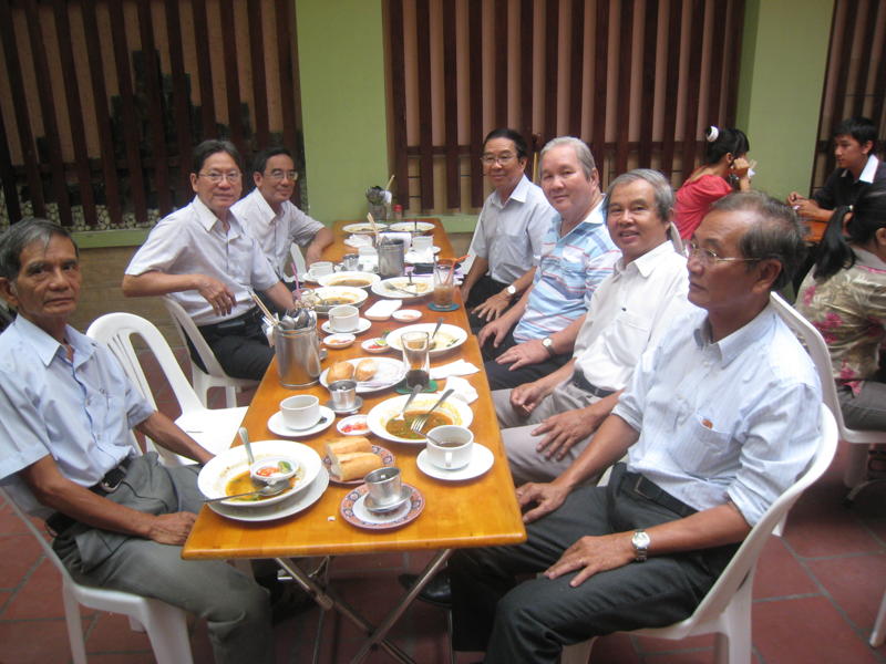 sinh hoạt tháng tư