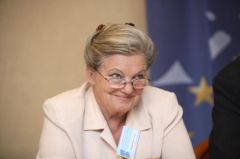 gs Victoria Curzon-Price